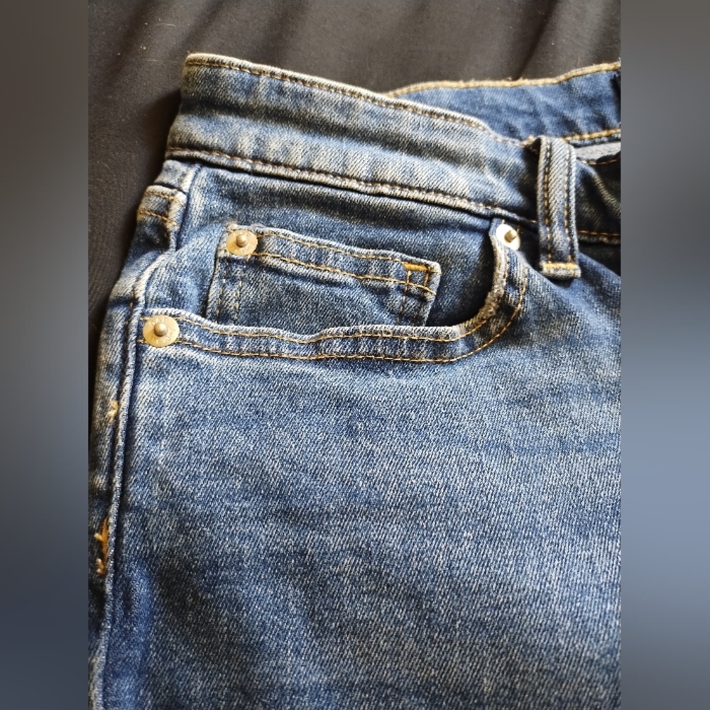 Gap Womens 9" Bermuda Shorts Size 26 US 4 5 Pocket Zip Closure Medium Wash - Picture 5 of 5